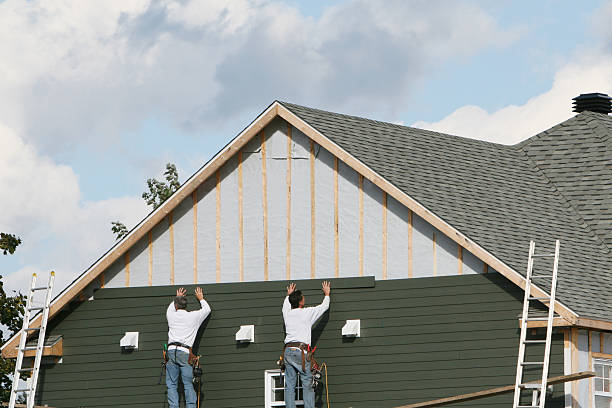 Professional Siding technician working in Ridgeway, OH